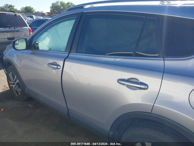 Toyota RAV4 LE 2017 2T3ZFREVXHW396606 Image 15