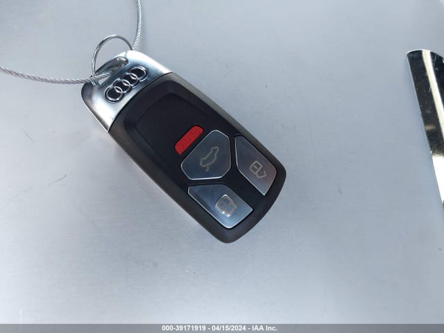 WAUKMAF49JA068125 Audi A4 2.0t Tech Ultra Premium/2.0t Ultra Premium