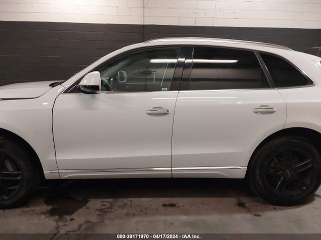 Audi Q5 2.0t Premium 2017 WA1L2AFP2HA056295 Image 14