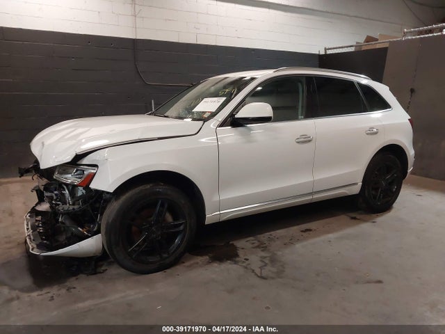 Audi Q5 2.0t Premium 2017 WA1L2AFP2HA056295 Image 2