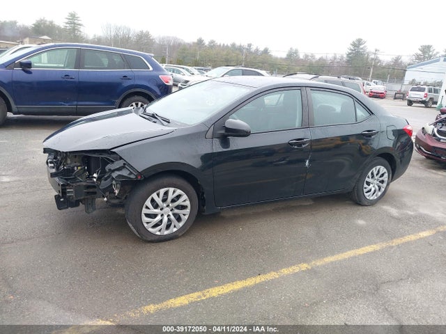 Toyota COROLLA LE 2018 2T1BURHE9JC042899 Image 2