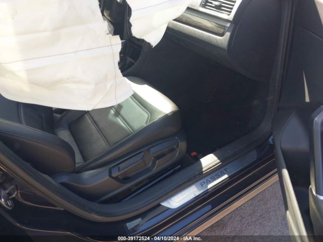 1VWGT7A38HC074801 Volkswagen Passat 1.8t Se