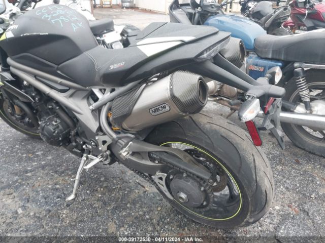 2020 TRIUMPH MOTORCYCLE SPEED TRIPLE SMTN53P4XLJ977812 Photo 2