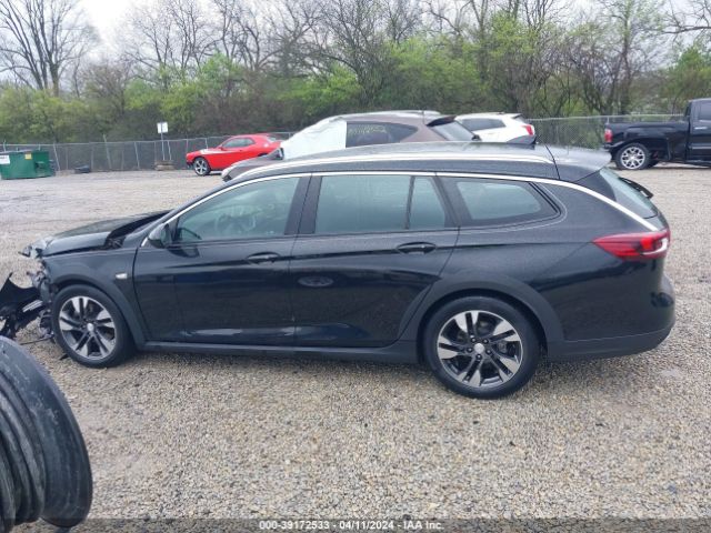 W04GV8SX8J1127108 Buick Regal Tourx Essence