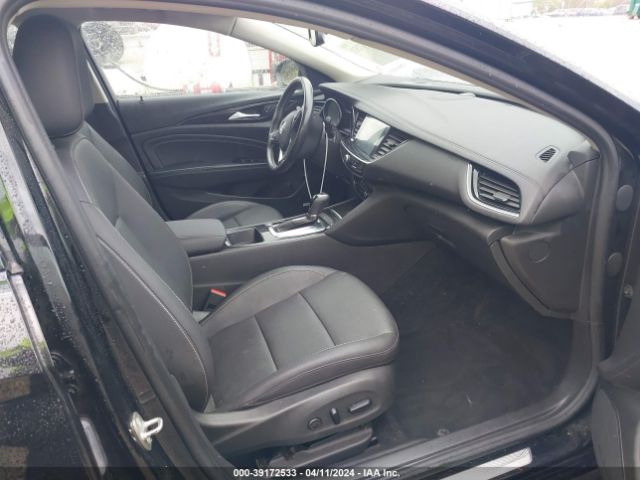 W04GV8SX8J1127108 Buick Regal Tourx Essence