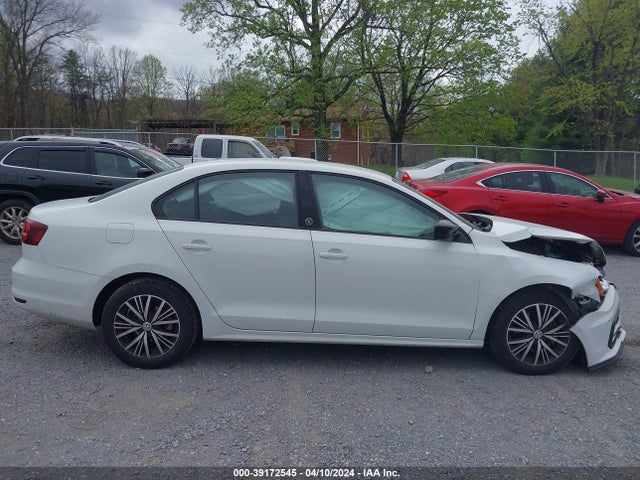 3VWB67AJ1JM203515 Volkswagen Jetta 1.4t Se/1.4t Wolfsburg Edition