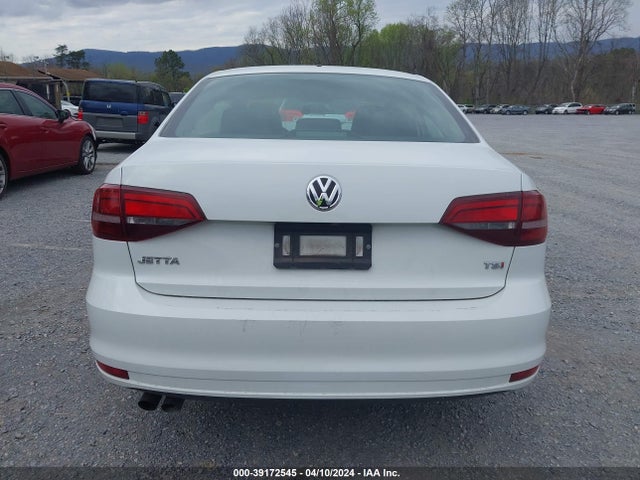 3VWB67AJ1JM203515 Volkswagen Jetta 1.4t Se/1.4t Wolfsburg Edition