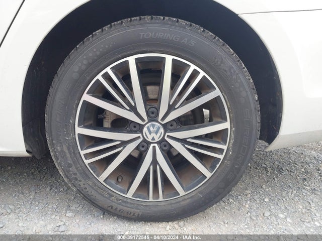 3VWB67AJ1JM203515 Volkswagen Jetta 1.4t Se/1.4t Wolfsburg Edition