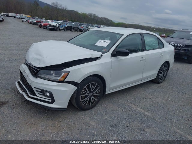 3VWB67AJ1JM203515 Volkswagen Jetta 1.4t Se/1.4t Wolfsburg Edition