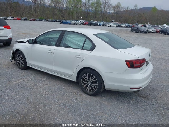 3VWB67AJ1JM203515 Volkswagen Jetta 1.4t Se/1.4t Wolfsburg Edition