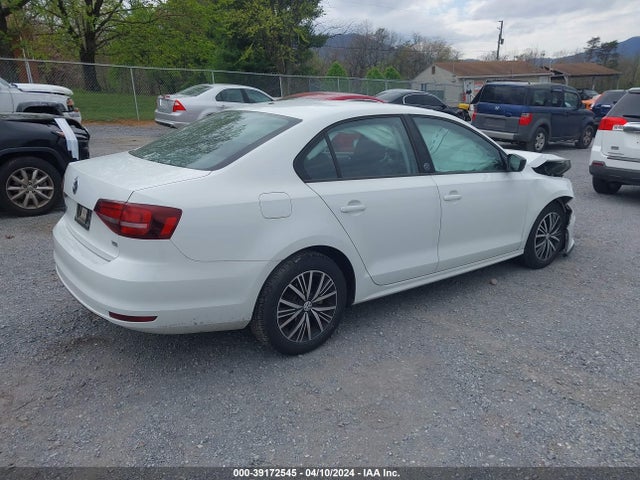 3VWB67AJ1JM203515 Volkswagen Jetta 1.4t Se/1.4t Wolfsburg Edition