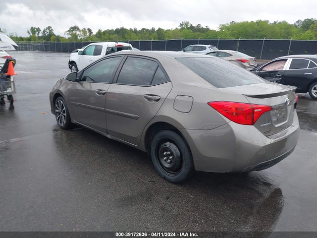 Toyota COROLLA SE 2018 5YFBURHE7JP848613 Image 3