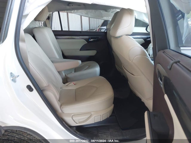 Toyota Highlander Limited 2021 5TDYZRAH5MS057010 Image 8