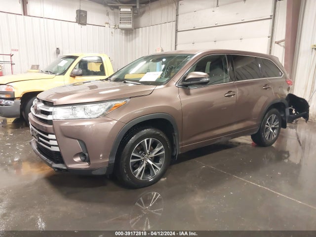 Toyota Highlander Le 2017 5TDBZRFH4HS365919 Image 2