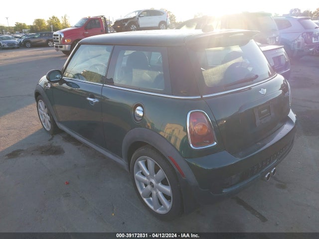 2007 MINI COOPER S WMWMF73517TL85817 Photo 2