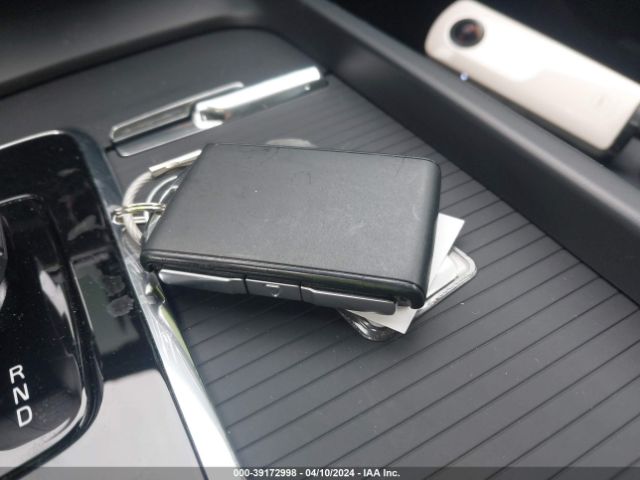 7JRL12TK8RG297303 Volvo S60 B5 Core Dark Theme