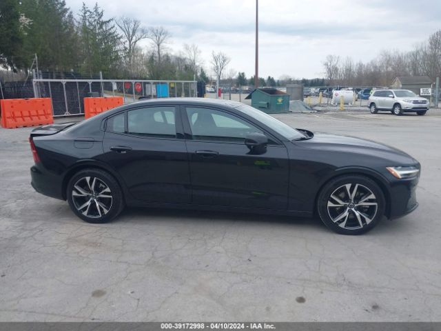 7JRL12TK8RG297303 Volvo S60 B5 Core Dark Theme