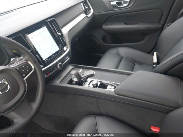 7JRL12TK8RG297303 Volvo S60 B5 Core Dark Theme