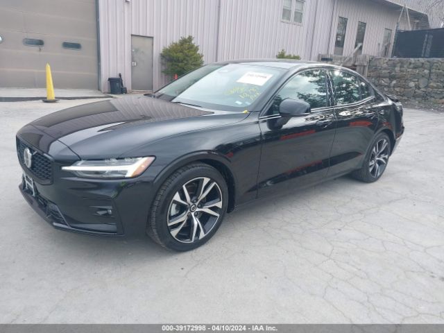 7JRL12TK8RG297303 Volvo S60 B5 Core Dark Theme