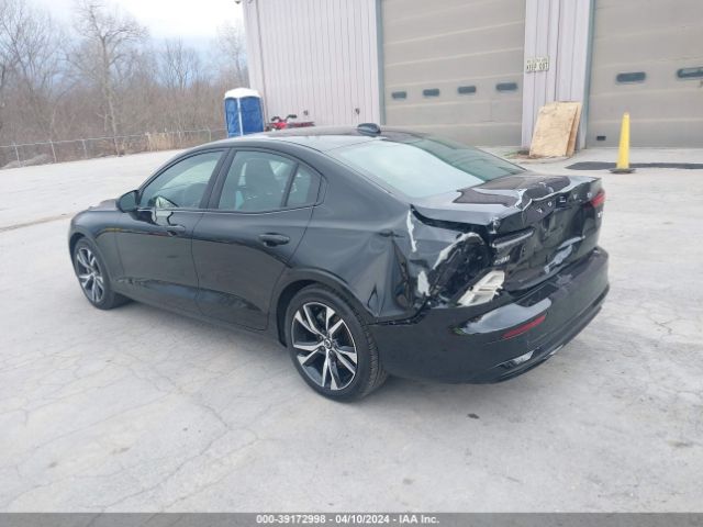 7JRL12TK8RG297303 Volvo S60 B5 Core Dark Theme
