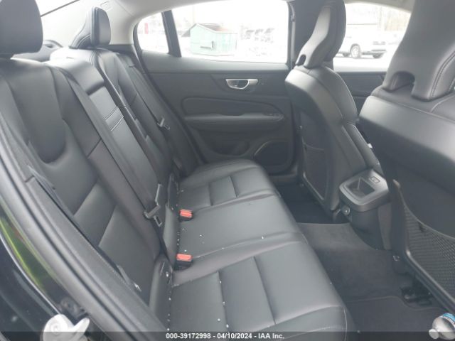 7JRL12TK8RG297303 Volvo S60 B5 Core Dark Theme