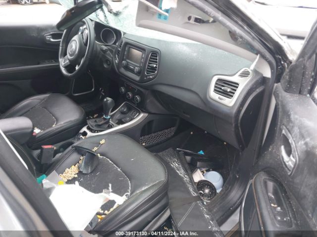 3C4NJDBB9JT262113 Jeep Compass Latitude 4x4