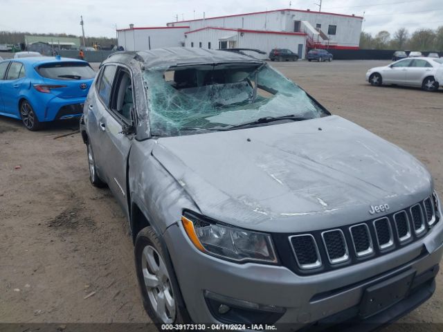 3C4NJDBB9JT262113 Jeep Compass Latitude 4x4
