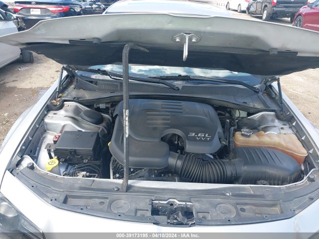 Chrysler 300c Awd 2016 2C3CCAKG6GH325329 Image 10