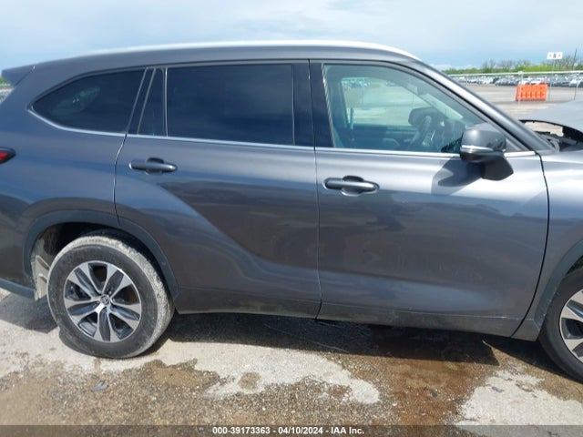 Toyota Highlander Xle 2022 5TDGZRAH5NS121317 Image 13