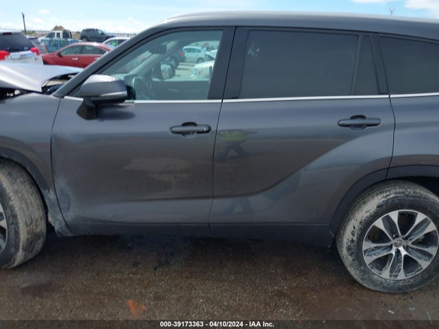 Toyota Highlander Xle 2022 5TDGZRAH5NS121317 Image 14