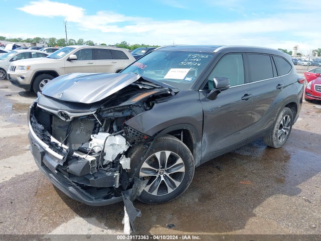 Toyota Highlander Xle 2022 5TDGZRAH5NS121317 Image 2