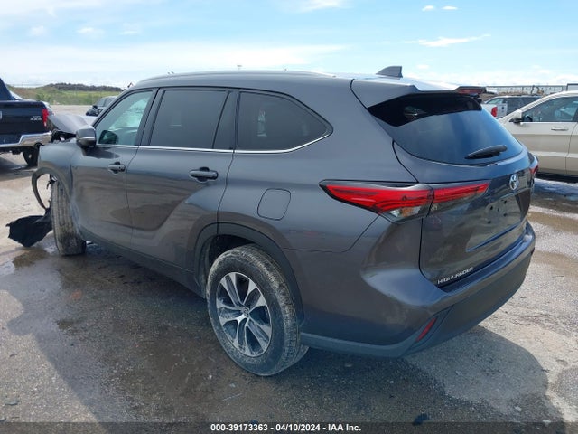Toyota Highlander Xle 2022 5TDGZRAH5NS121317 Image 3