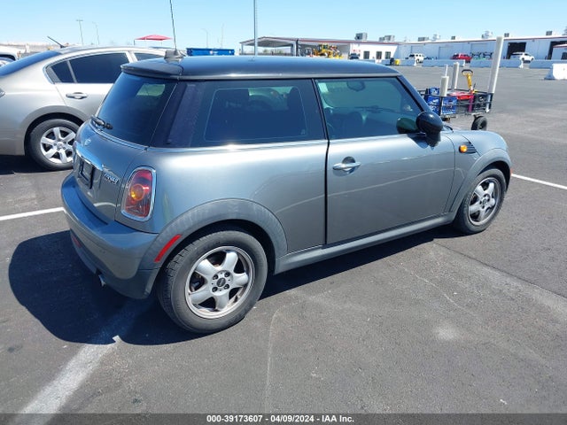 2010 MINI COOPER WMWMF3C52ATZ22128 Photo 3