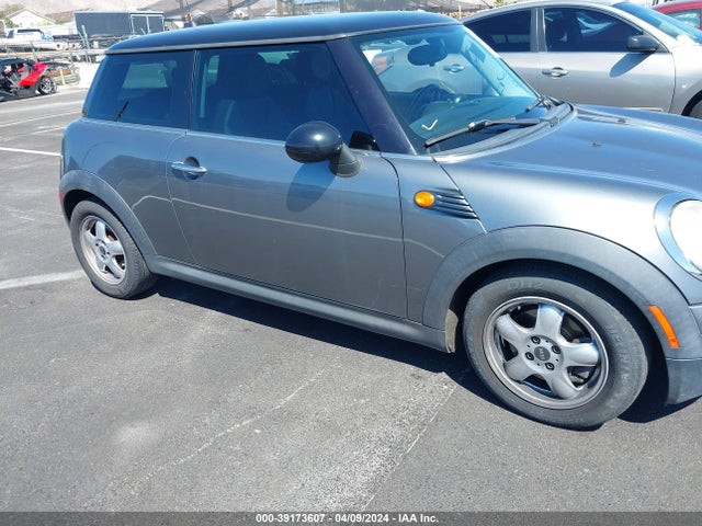 2010 MINI COOPER WMWMF3C52ATZ22128 Photo 5
