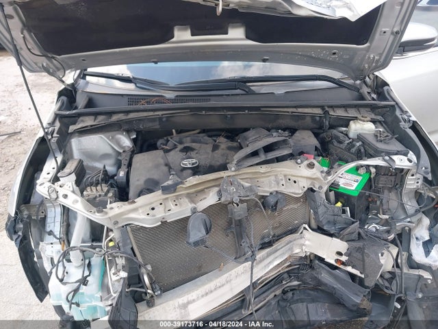 Toyota Highlander Le Plus 2018 5TDZZRFH6JS266104 Image 10