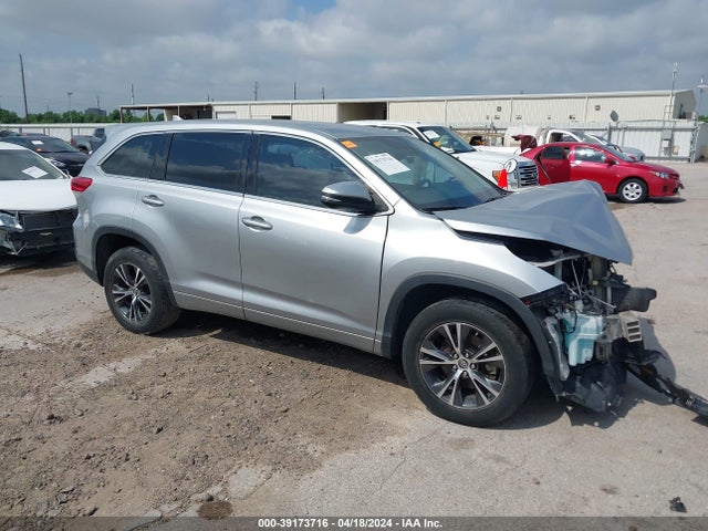 Toyota Highlander Le Plus 2018 5TDZZRFH6JS266104 Image 13