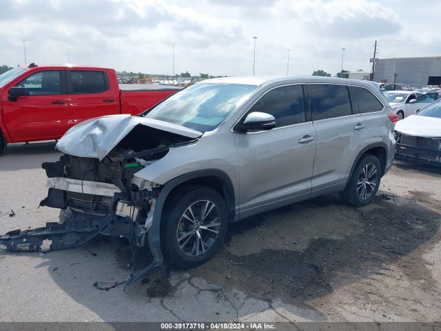 Toyota Highlander Le Plus 2018 5TDZZRFH6JS266104 Image 2