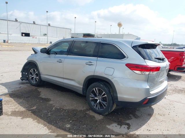Toyota Highlander Le Plus 2018 5TDZZRFH6JS266104 Image 3