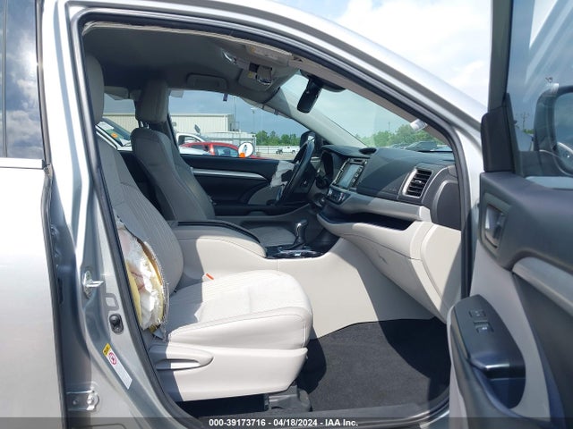 Toyota Highlander Le Plus 2018 5TDZZRFH6JS266104 Image 5