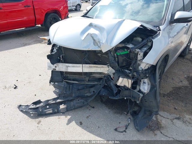 Toyota Highlander Le Plus 2018 5TDZZRFH6JS266104 Image 6