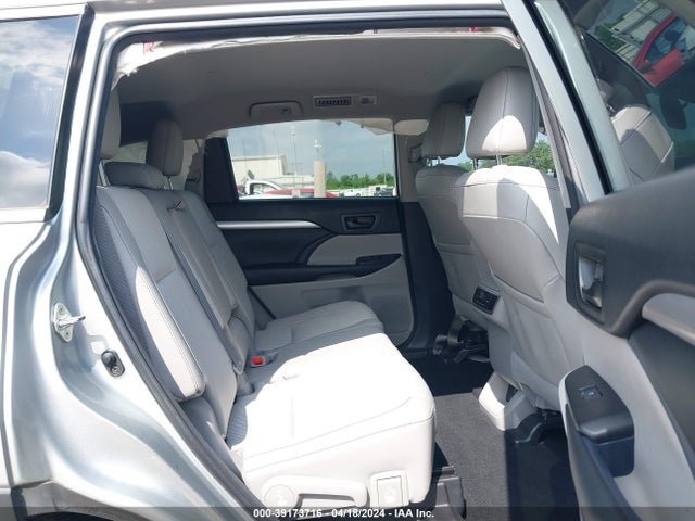 Toyota Highlander Le Plus 2018 5TDZZRFH6JS266104 Image 8