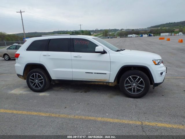 1C4RJFAG9JC406152 Jeep Grand Cherokee Laredo E 4x4