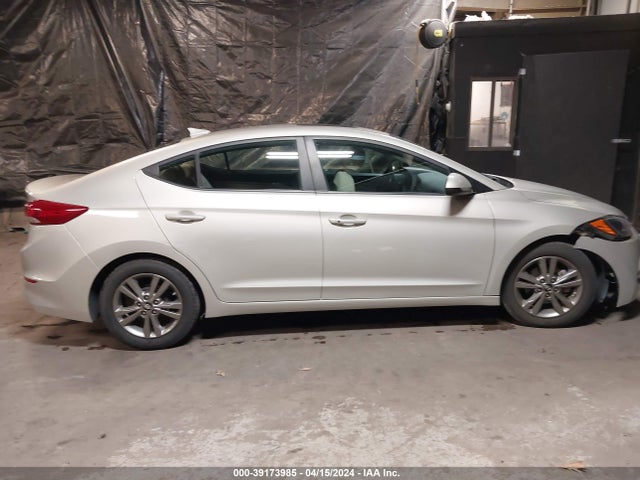 Hyundai Elantra Value Edition 2017 5NPD84LF0HH171900 Image 13