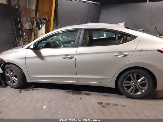Hyundai Elantra Value Edition 2017 5NPD84LF0HH171900 Image 14