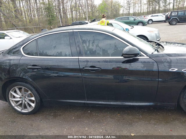 Alfa Romeo Giulia Ti Rwd 2017 ZARFAECN1H7553745 Image 13