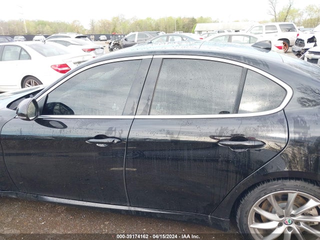 Alfa Romeo Giulia Ti Rwd 2017 ZARFAECN1H7553745 Image 14