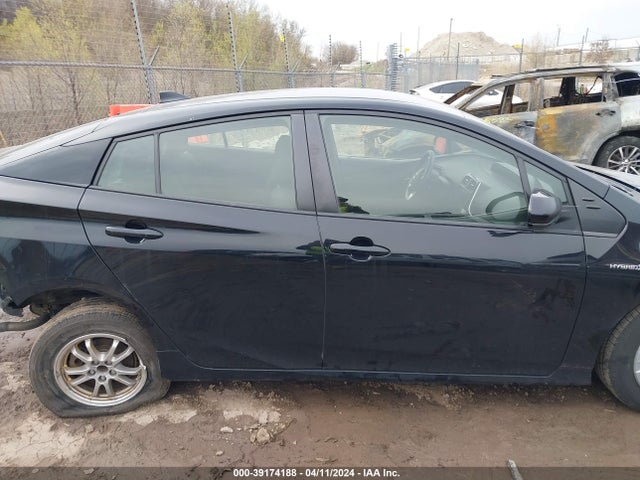 Toyota Prius Two 2017 JTDKBRFU5H3034186 Image 13