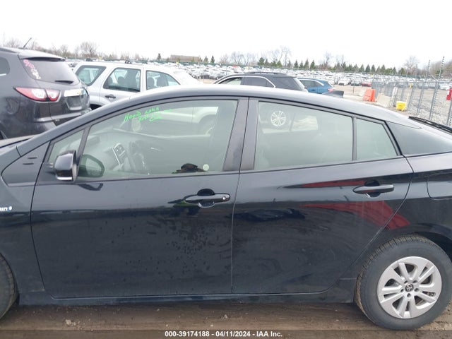 Toyota Prius Two 2017 JTDKBRFU5H3034186 Image 14