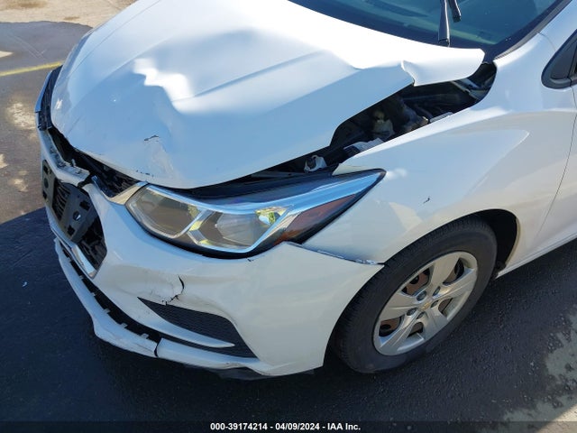 Chevrolet Cruze Ls Auto 2018 1G1BC5SM2J7207911 Image 12