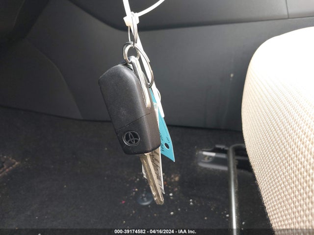 Toyota RAV4 LE 2019 JTMH1RFV7KD028672 Image 11